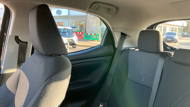 Toyota Yaris 1.5 Hybrid Icon 5dr CVT Hybrid Hatchback